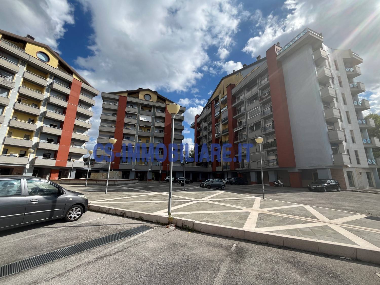 Locale commerciale in affitto a Potenza, Macchia Romana Edilizia Privata