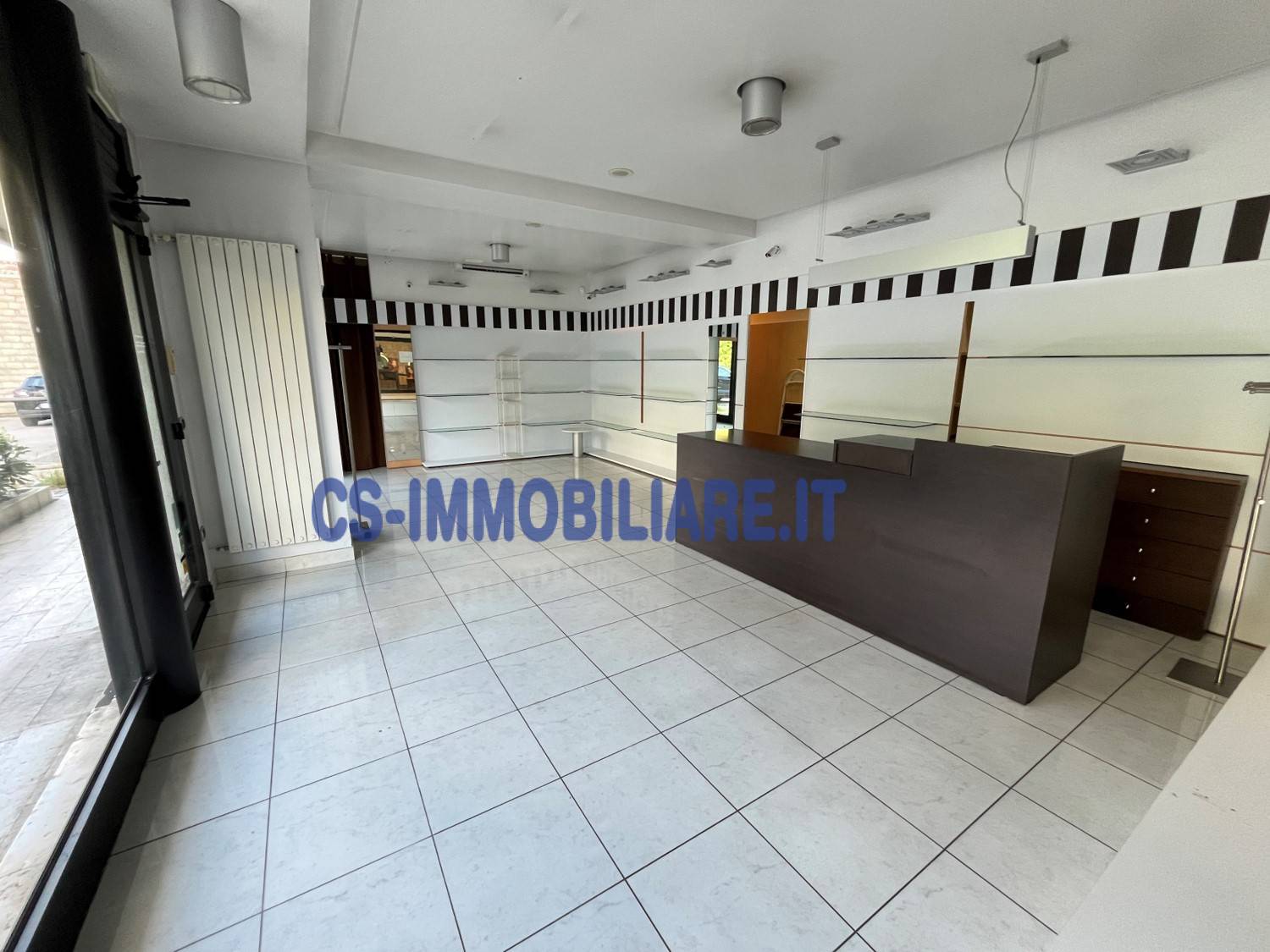 Locale commerciale in affitto a Potenza, Via del Gallitello