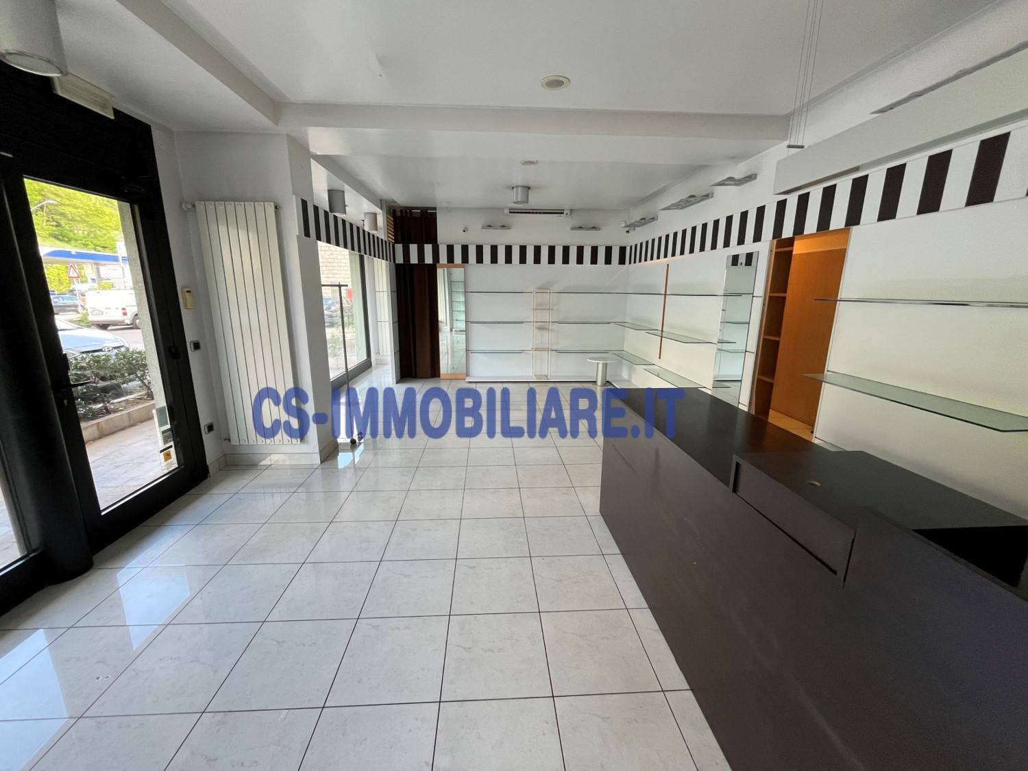 Locale commerciale in affitto a Potenza, Via del Gallitello