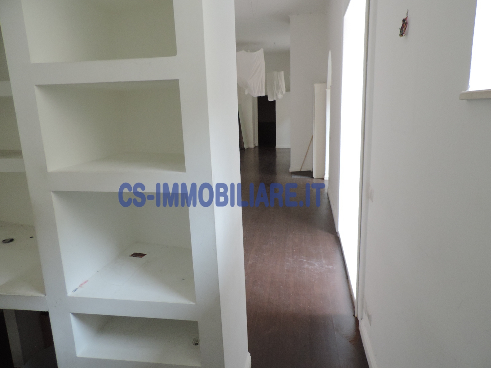 Locale commerciale in affitto a Potenza, Centro