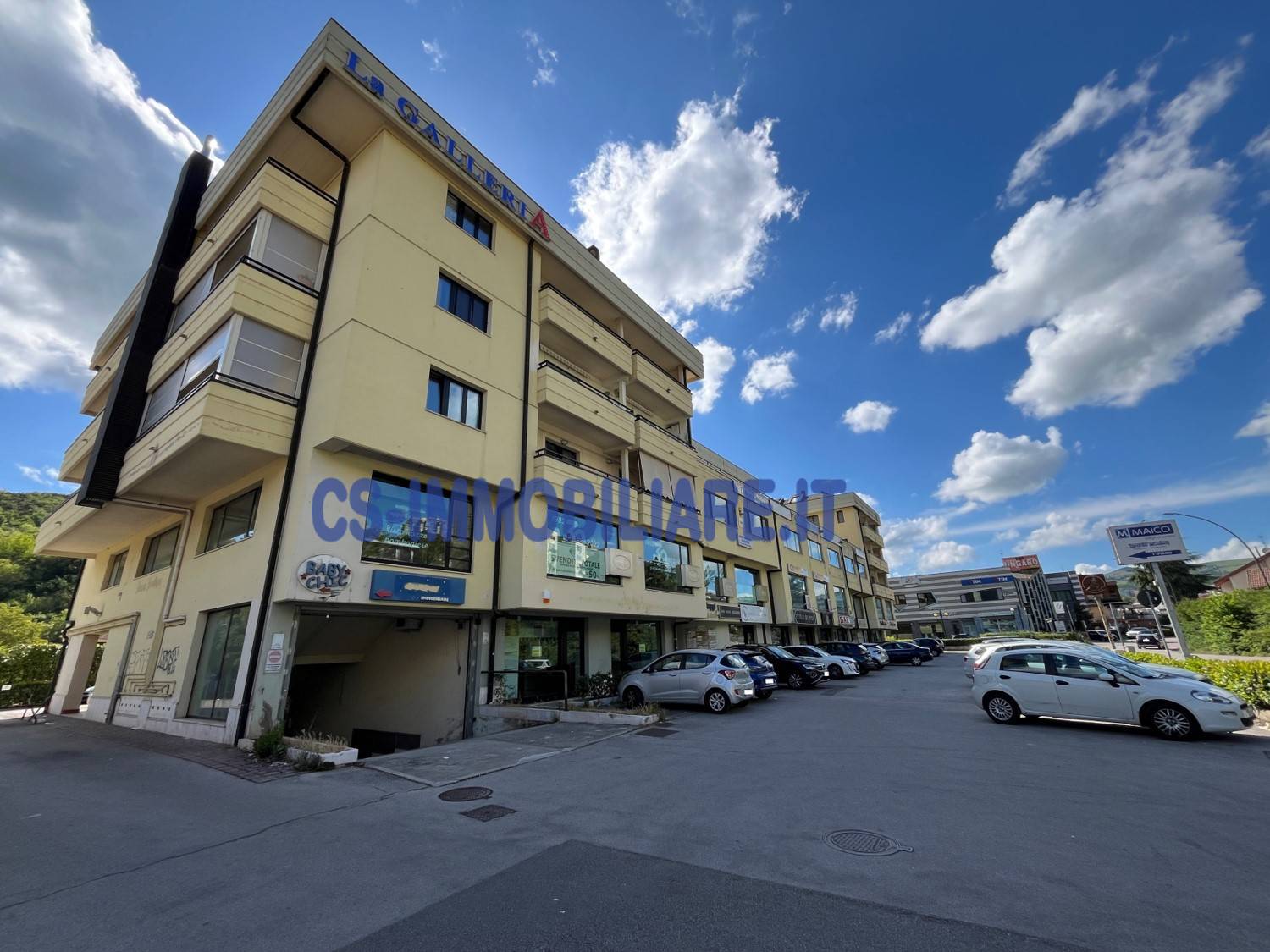 Locale commerciale in vendita a Potenza, Via del Gallitello