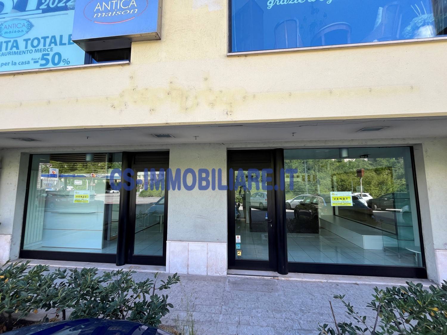 Locale commerciale in vendita a Potenza, Via del Gallitello