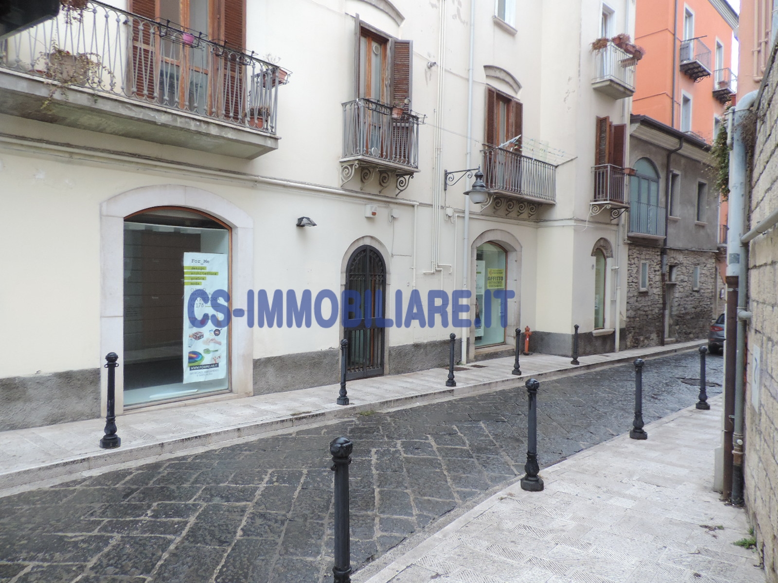 Locale commerciale in affitto a Potenza, Centro