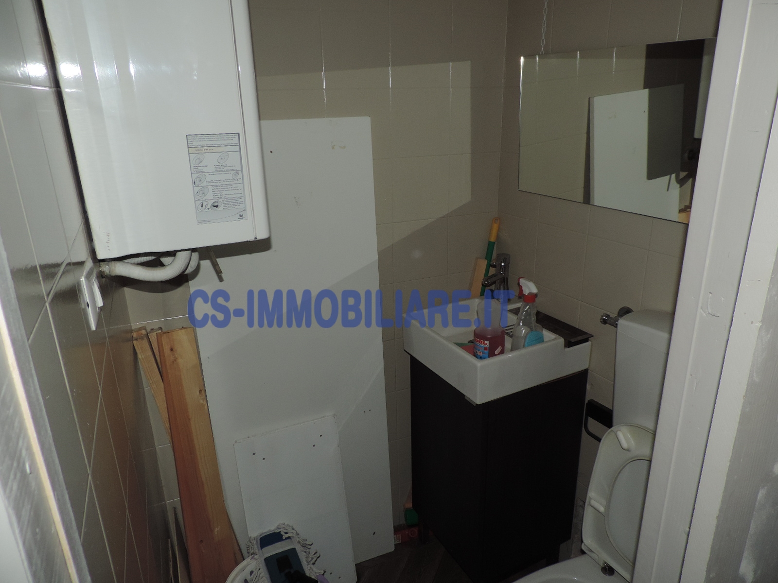 Locale commerciale in affitto a Potenza, Centro