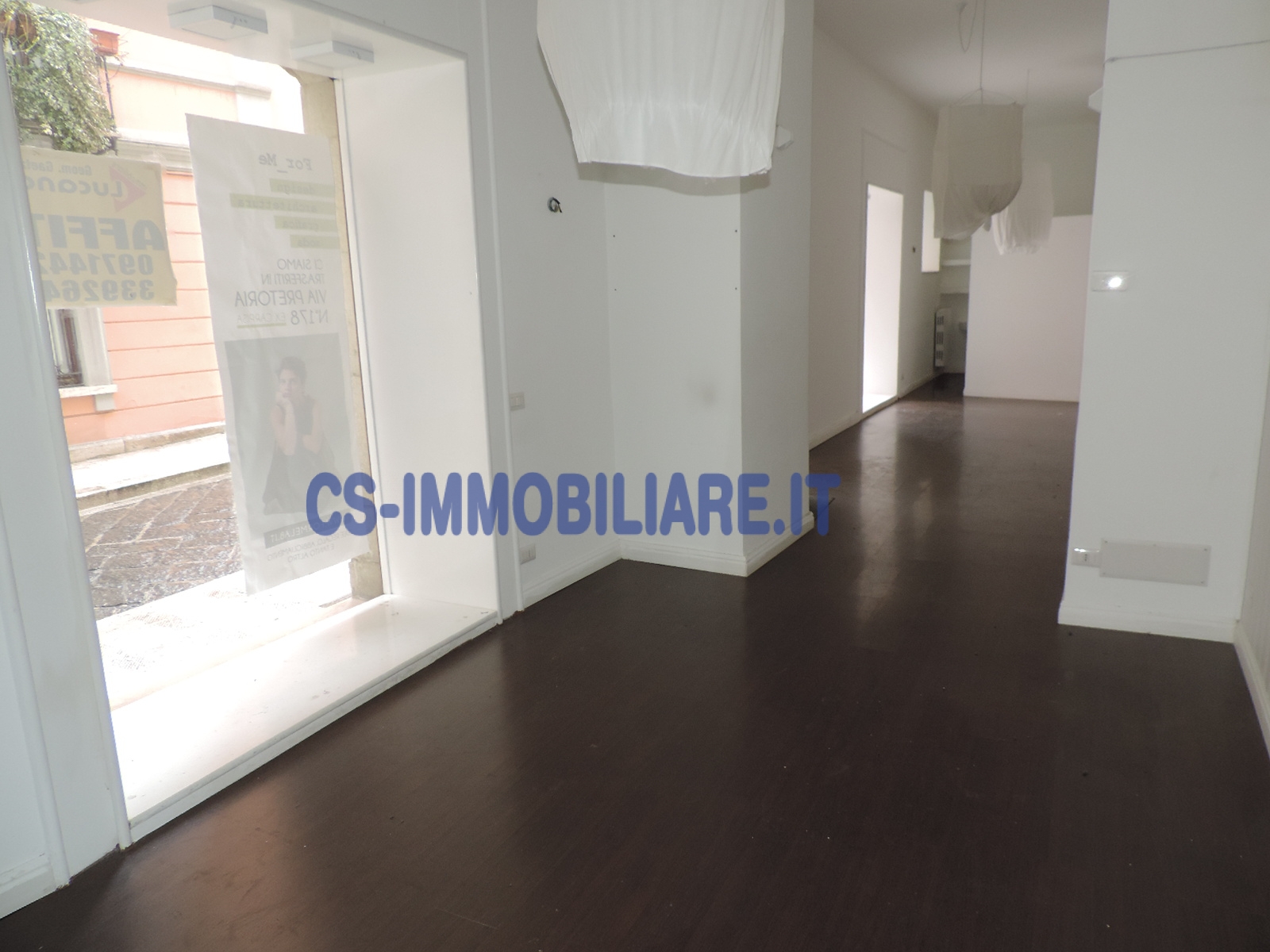 Locale commerciale in affitto a Potenza, Centro