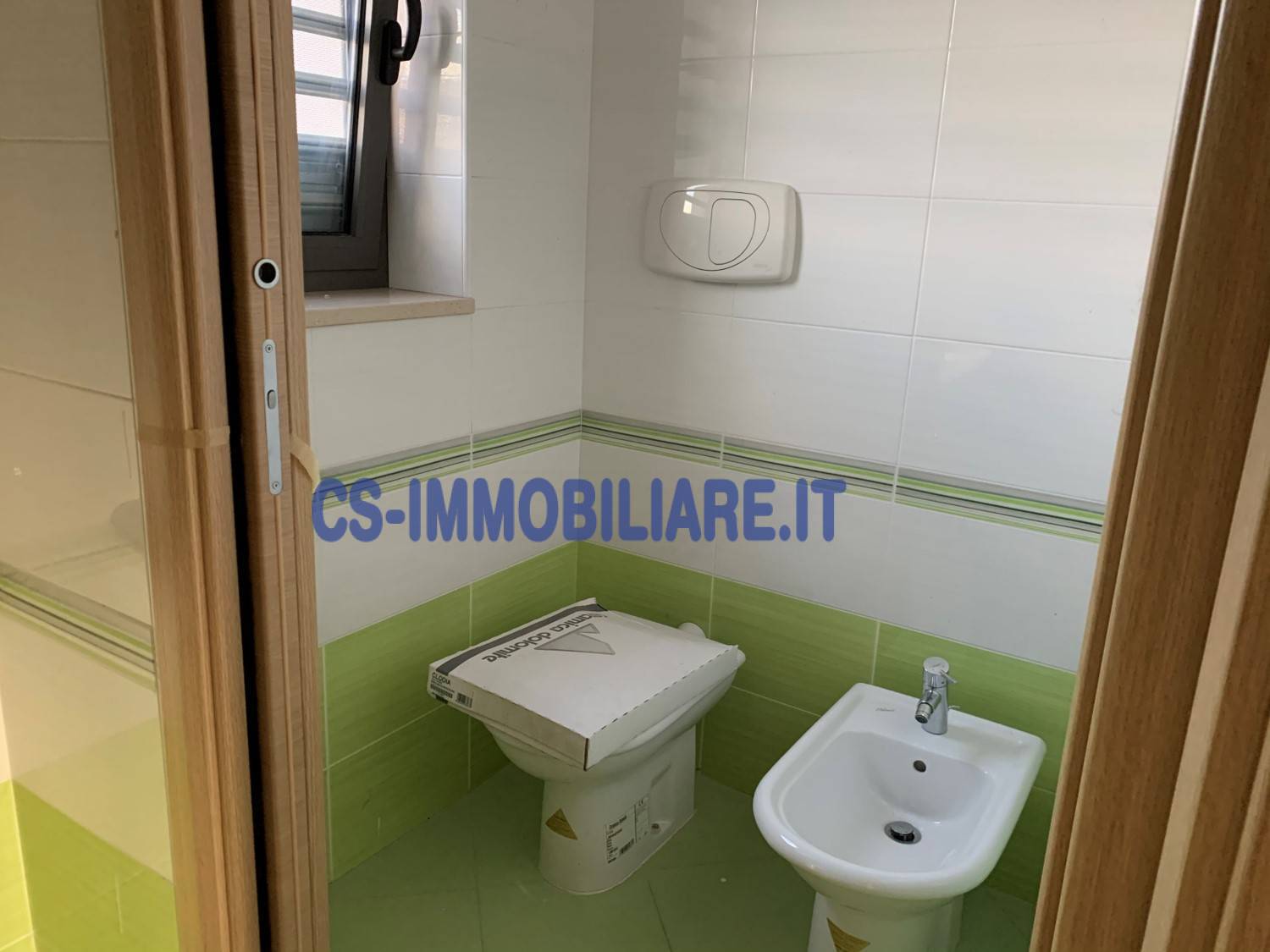 Locale commerciale in affitto a Potenza, Macchia Romana Edilizia Privata