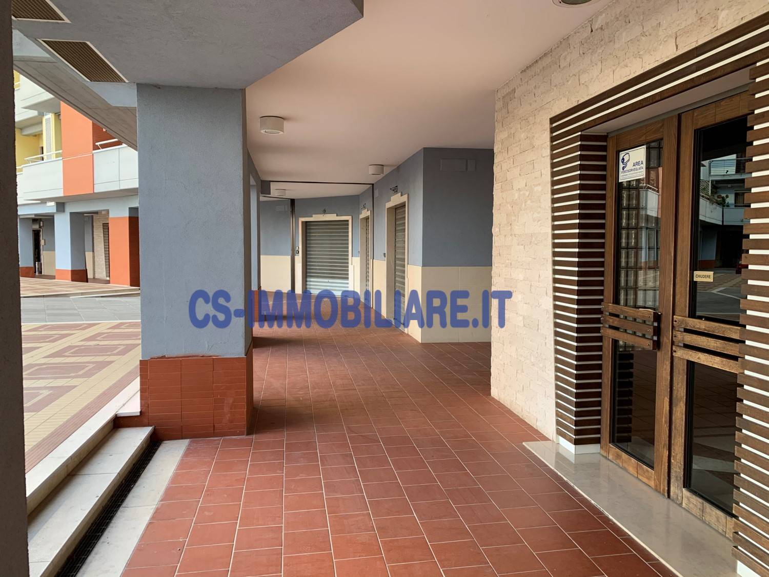 Locale commerciale in affitto a Potenza, Macchia Romana Edilizia Privata