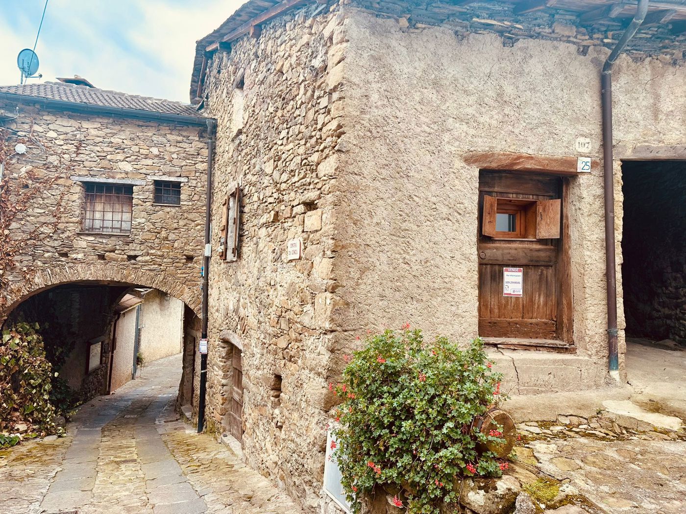 Casa indipendente con giardino a Mendatica