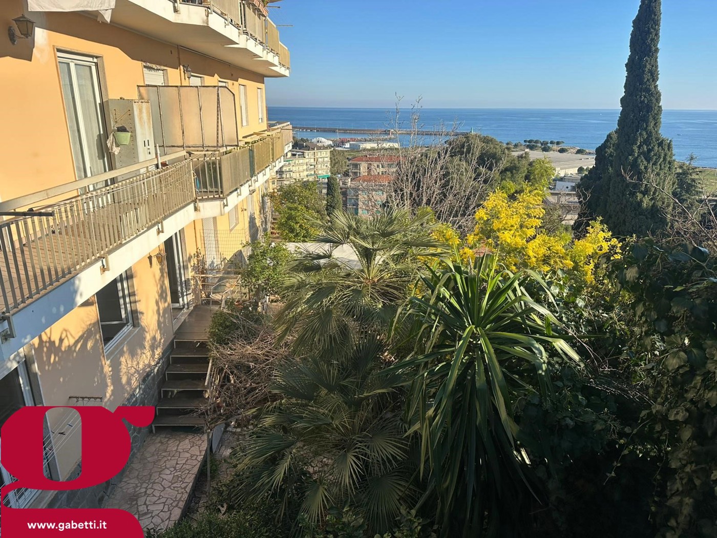 Quadrilocale con giardino a Imperia