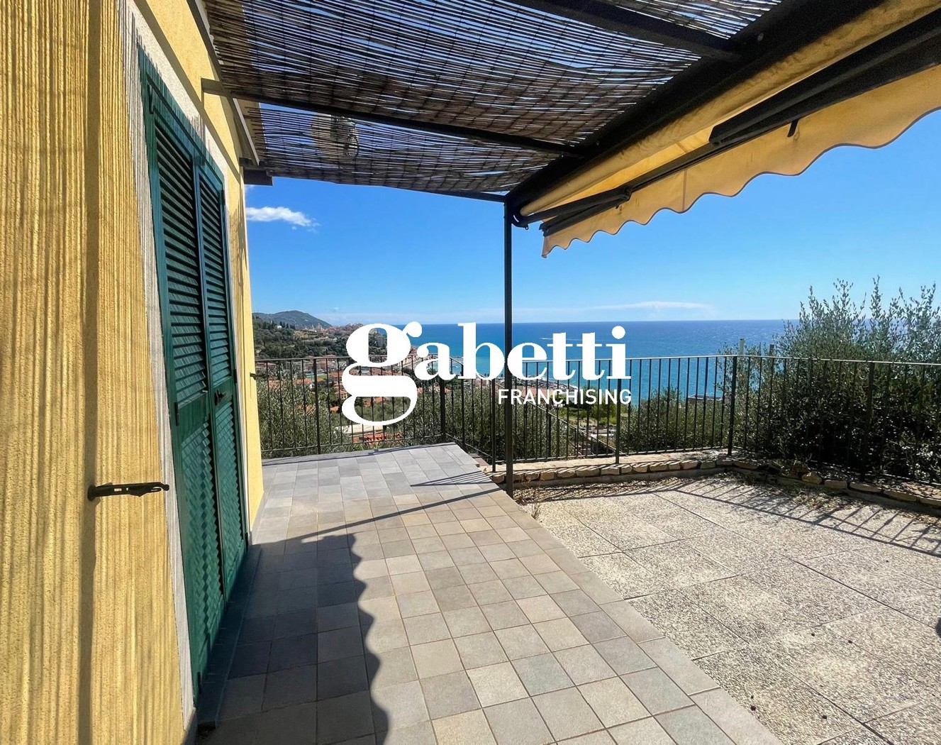 Villa con giardino a Imperia