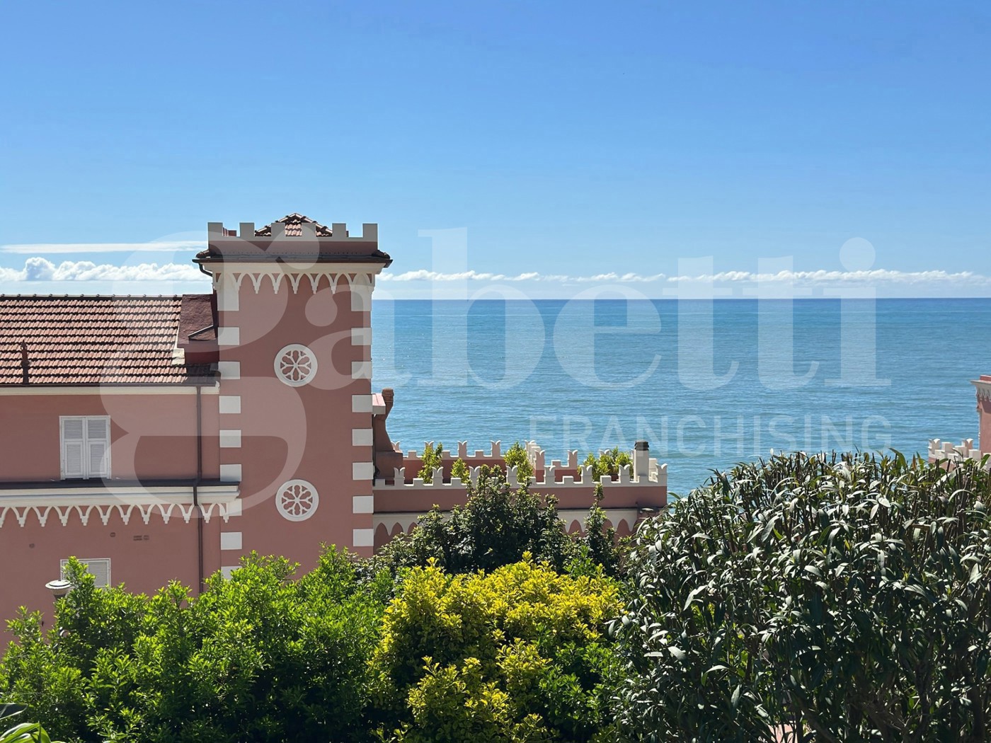 Attico vista mare a Imperia