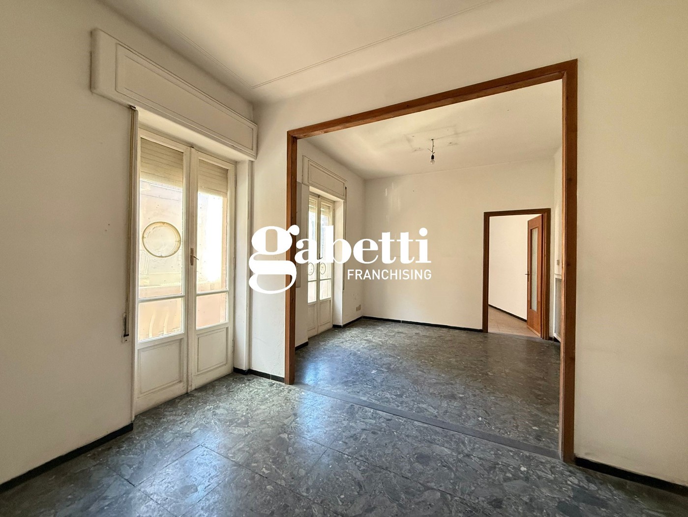 Trilocale da ristrutturare a Imperia