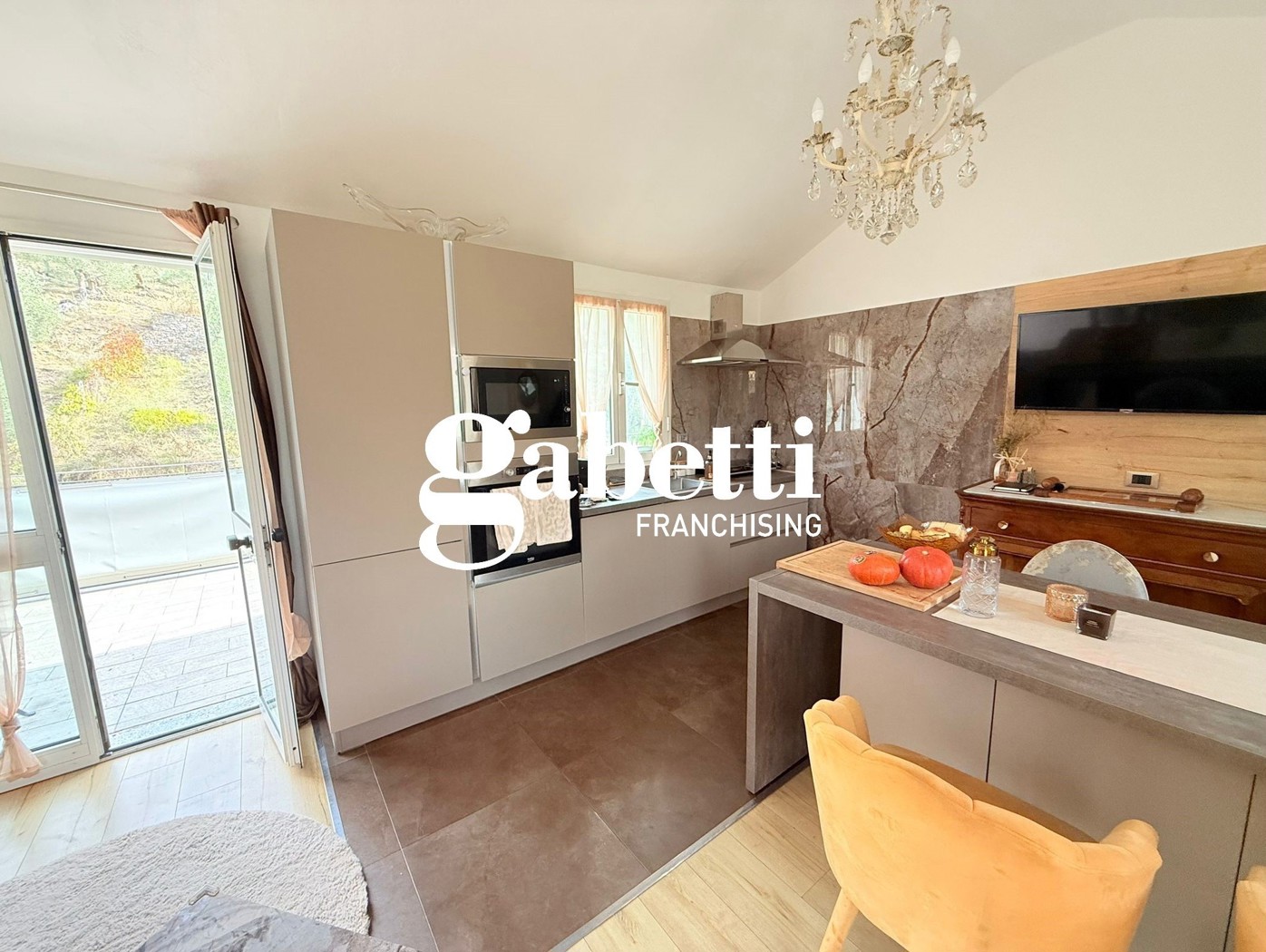 Villa con giardino a Imperia