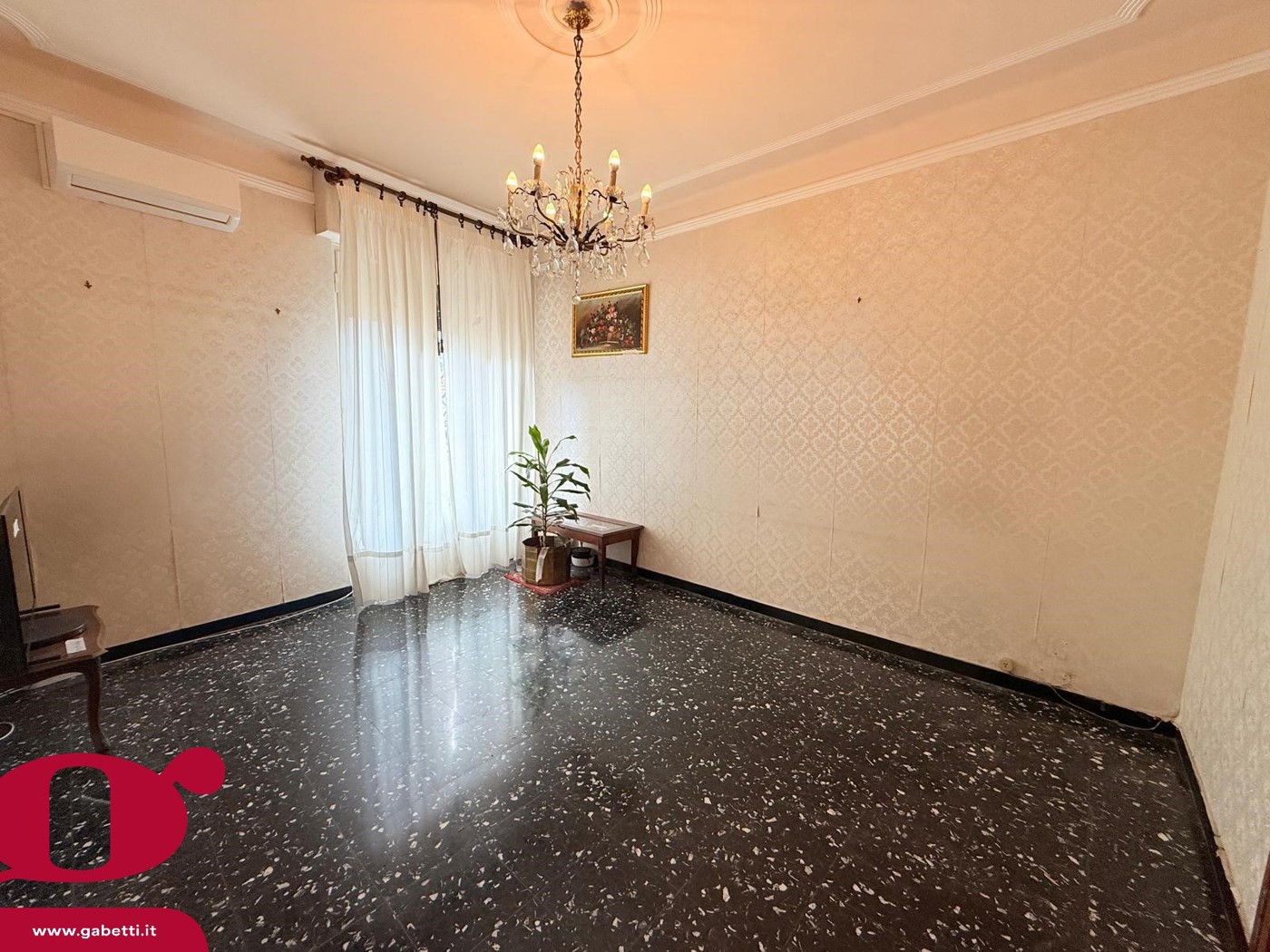 Quadrilocale da ristrutturare a Imperia