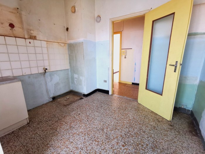 Appartamento da ristrutturare a Imperia