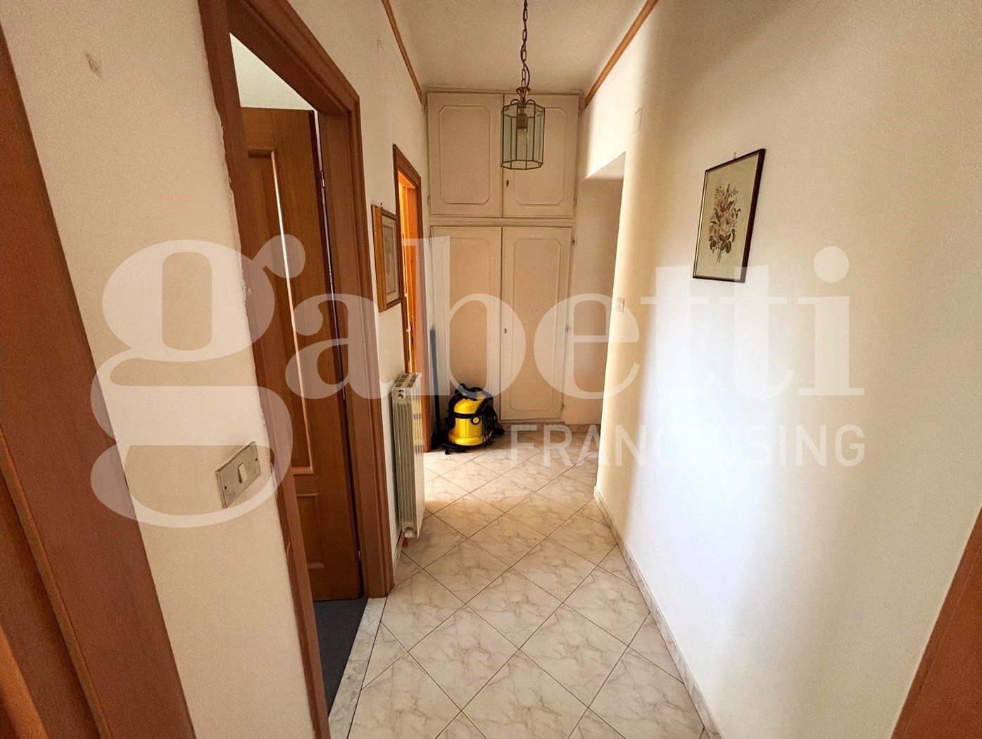 Trilocale con box a Imperia