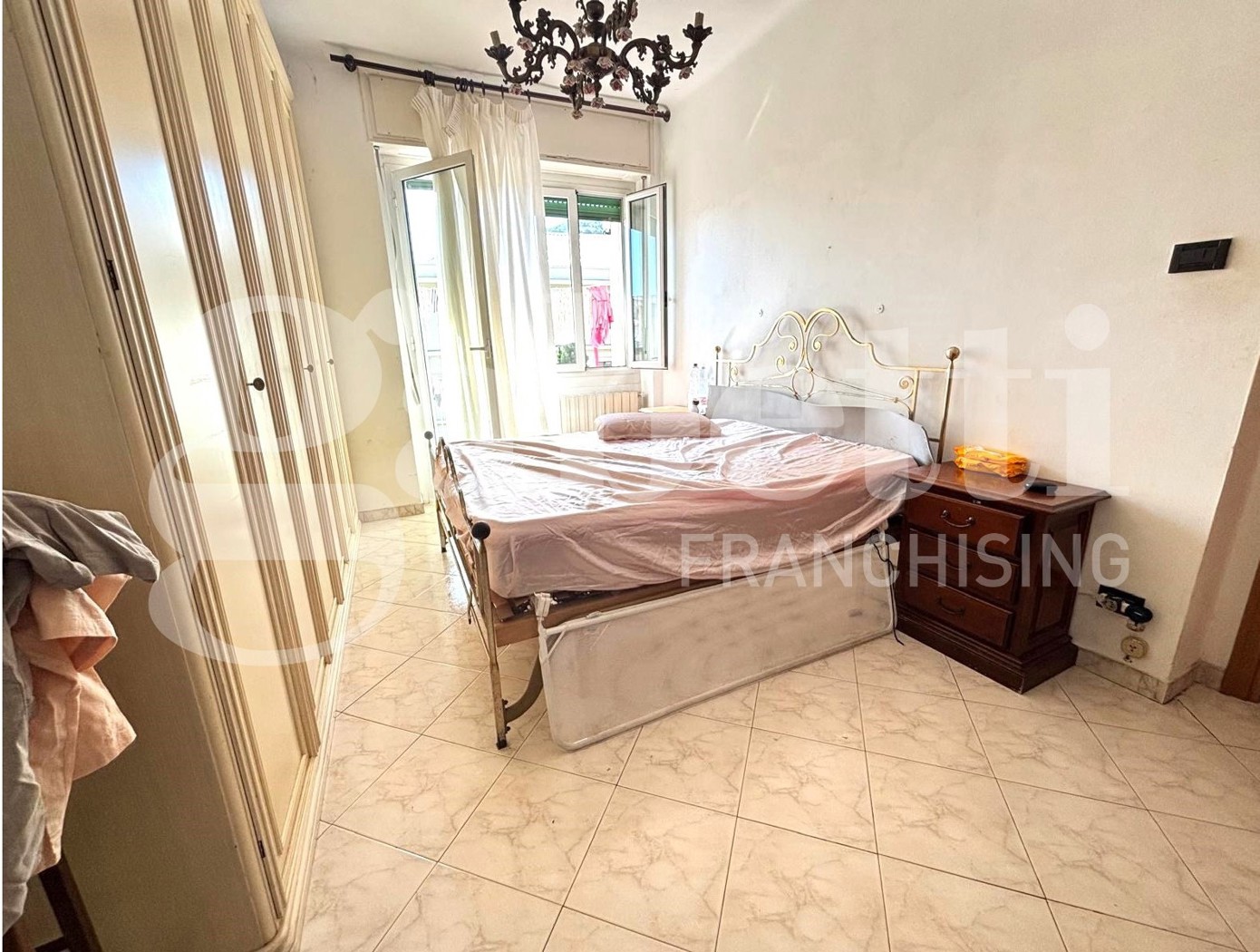 Trilocale con box a Imperia