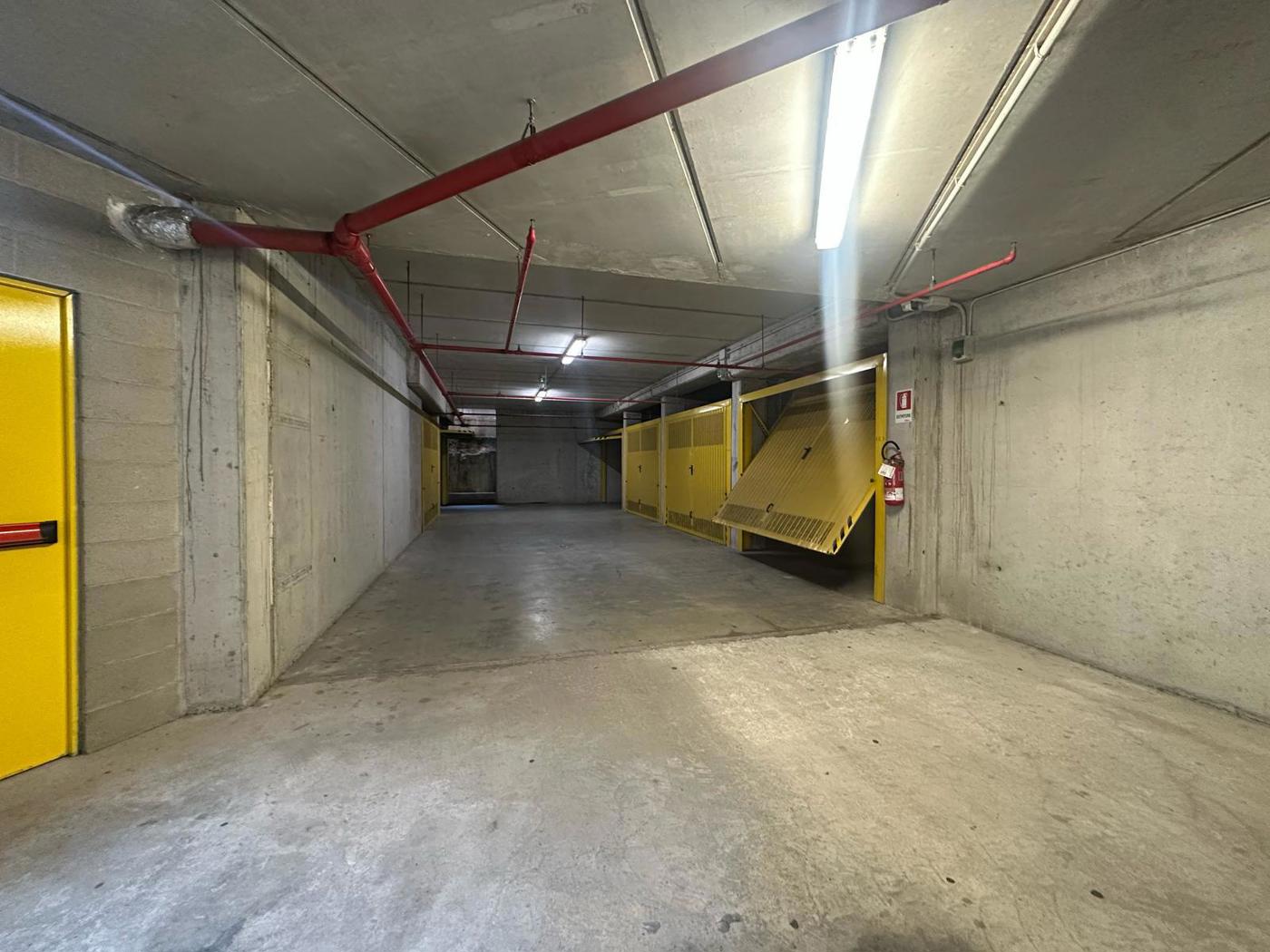 Box/Garage 45mq in vendita a Imperia