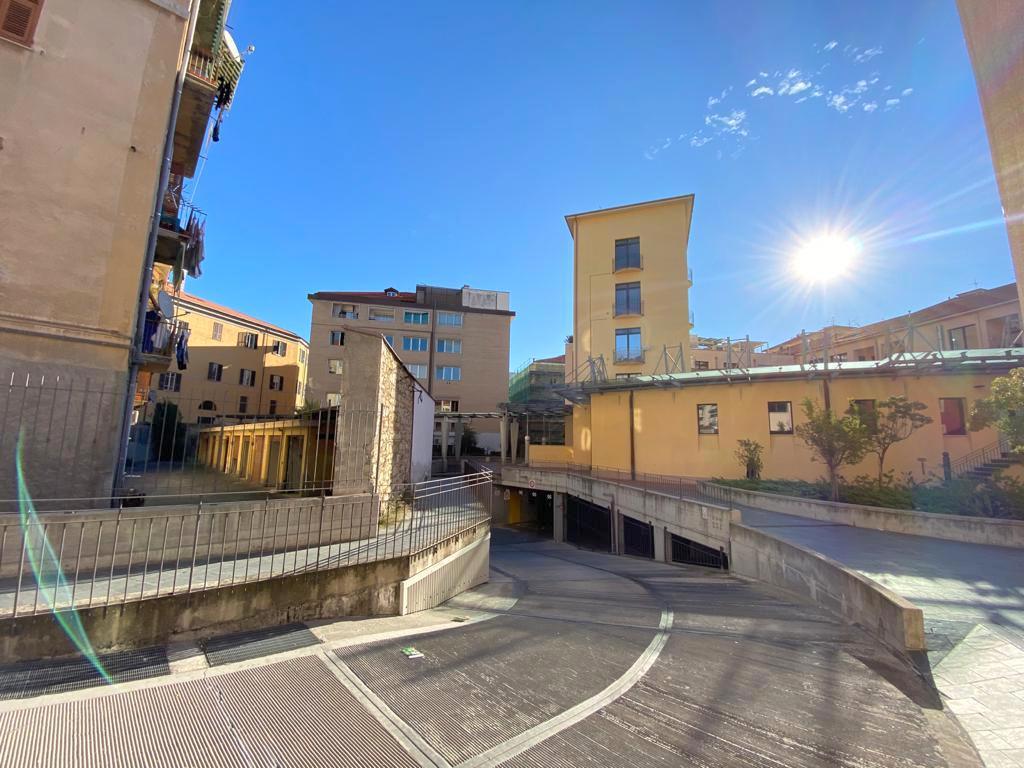 Box/Garage 45mq in vendita a Imperia