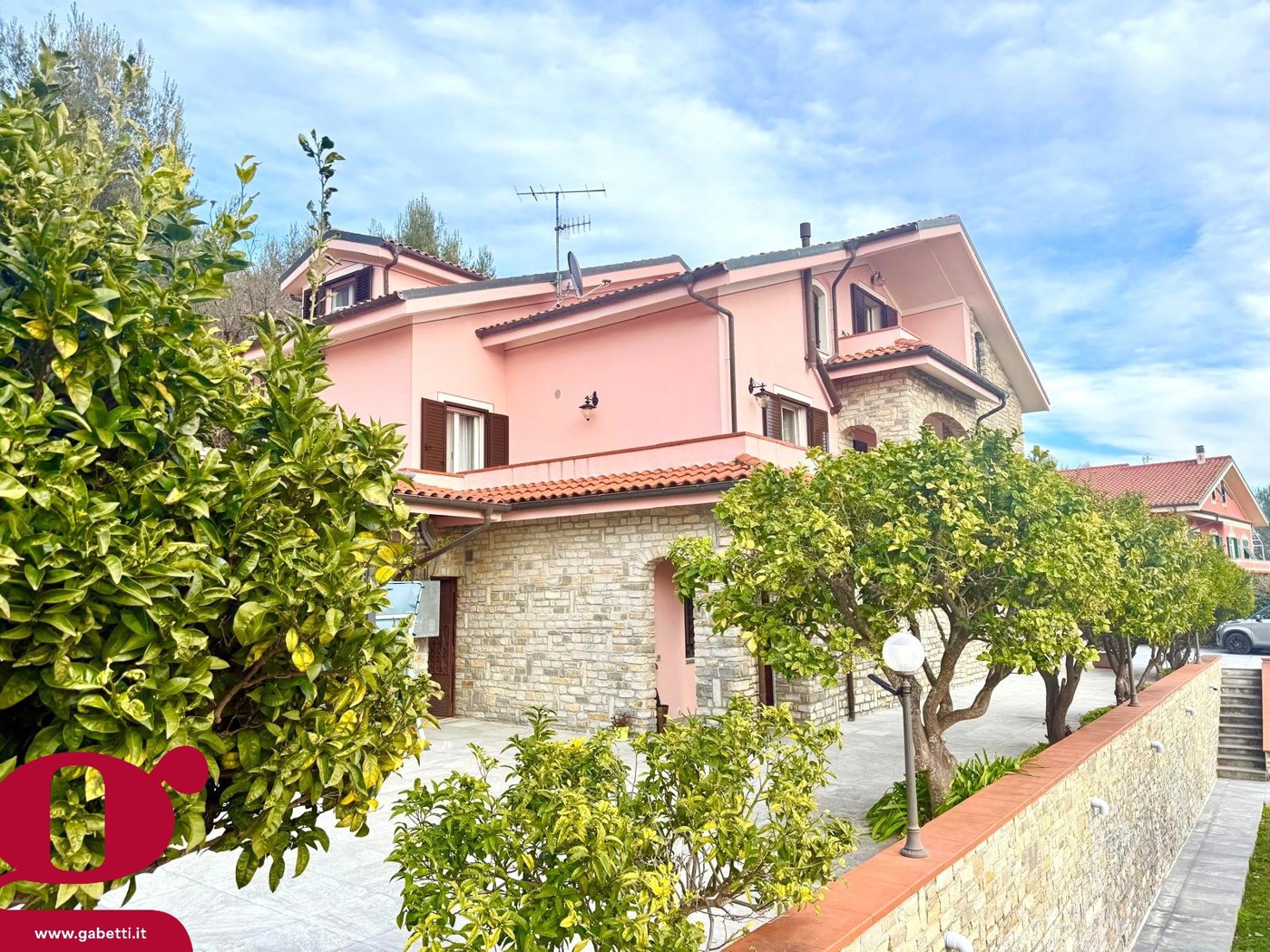 Trilocale con giardino a Imperia