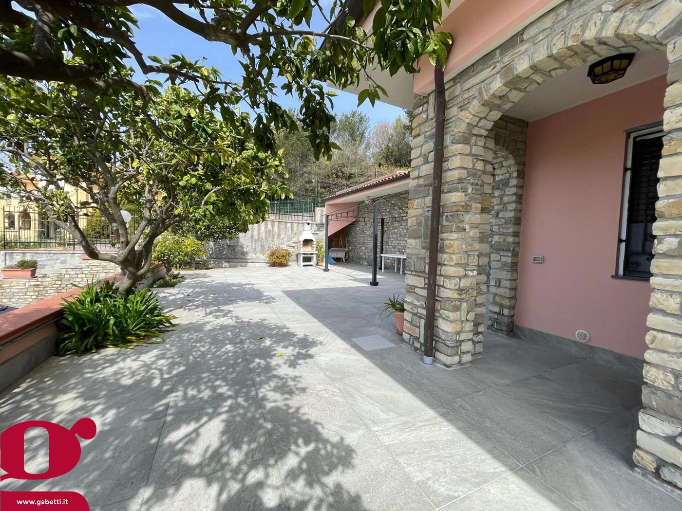 Trilocale con giardino a Imperia