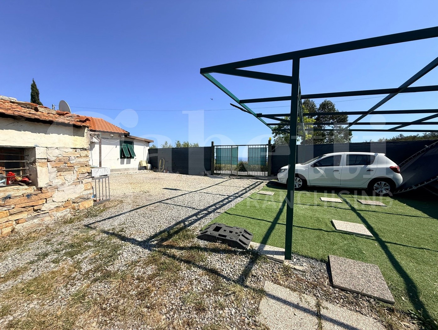 Villa con giardino a Imperia
