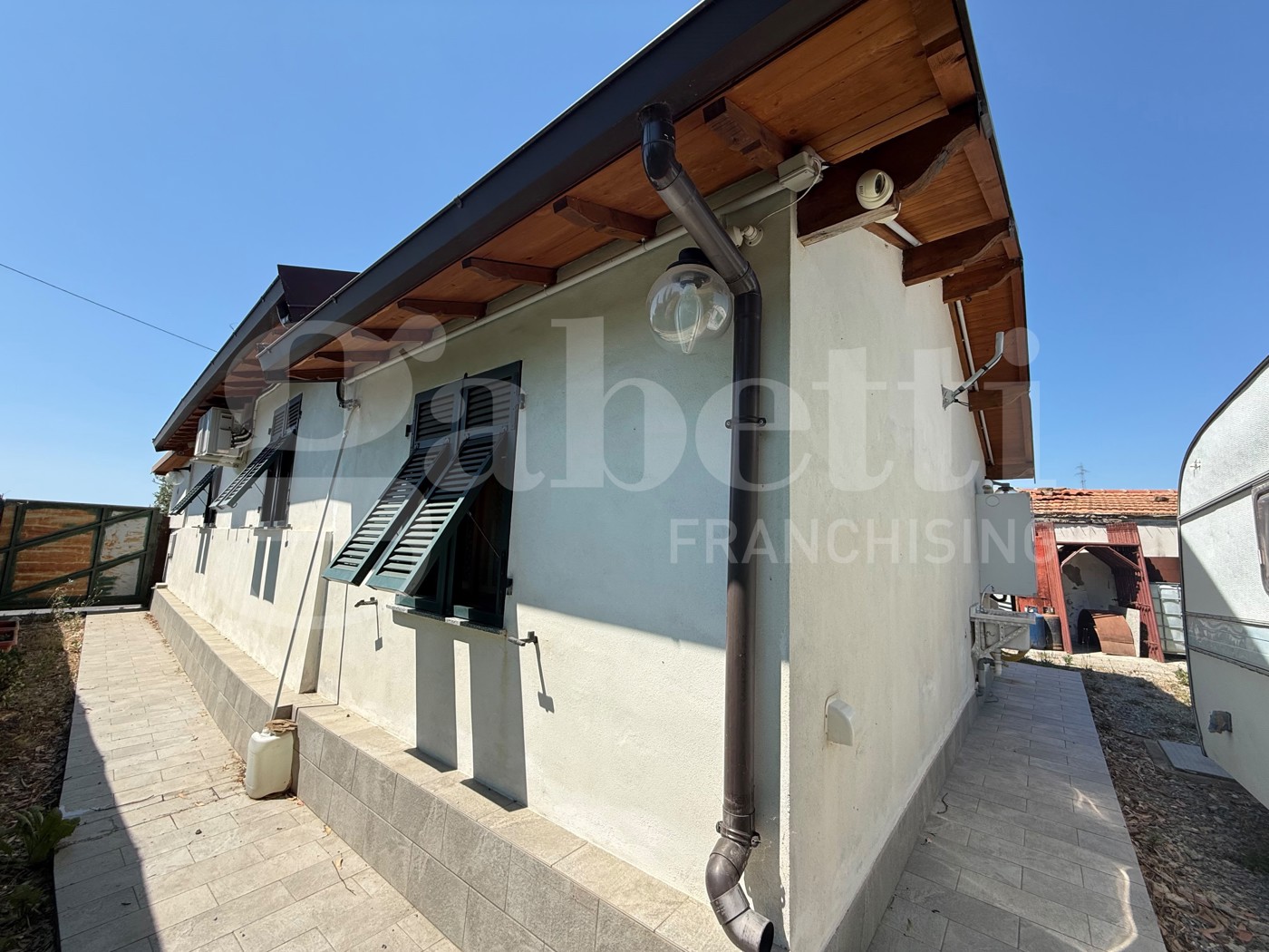 Villa con giardino a Imperia