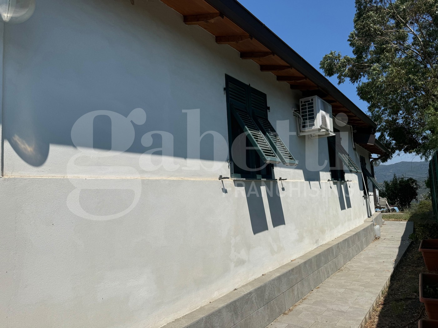 Villa con giardino a Imperia