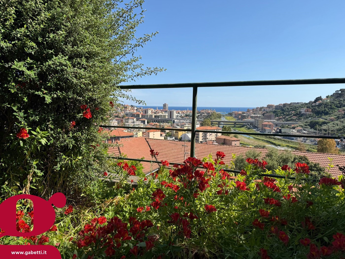 Quadrilocale con giardino a Imperia