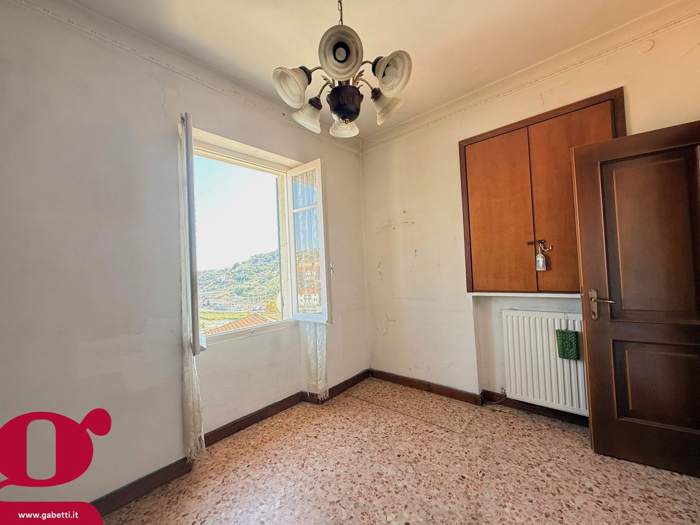 Quadrilocale con giardino a Imperia