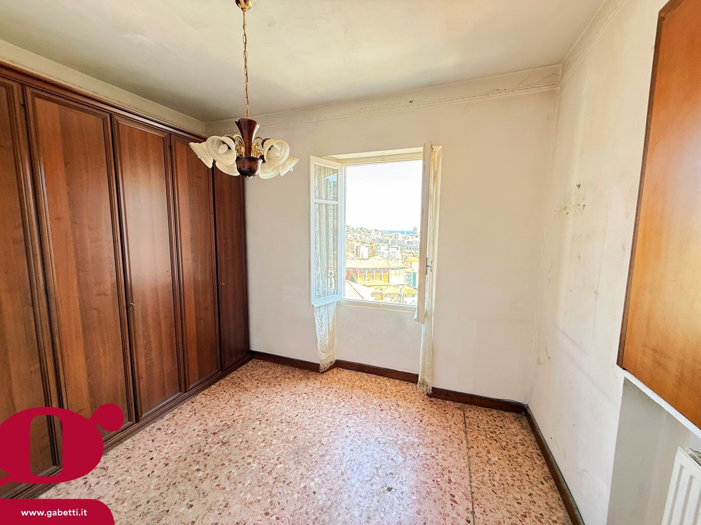 Quadrilocale con giardino a Imperia