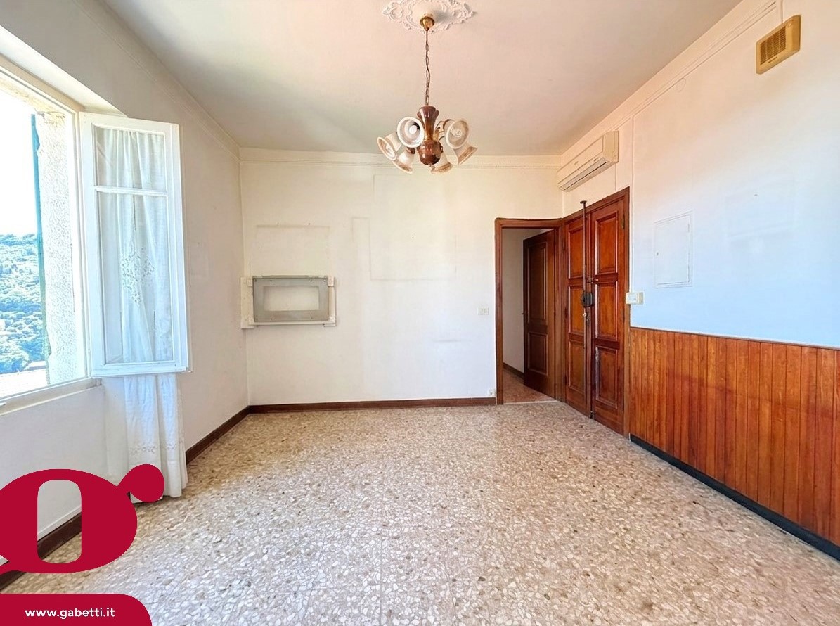 Quadrilocale con giardino a Imperia
