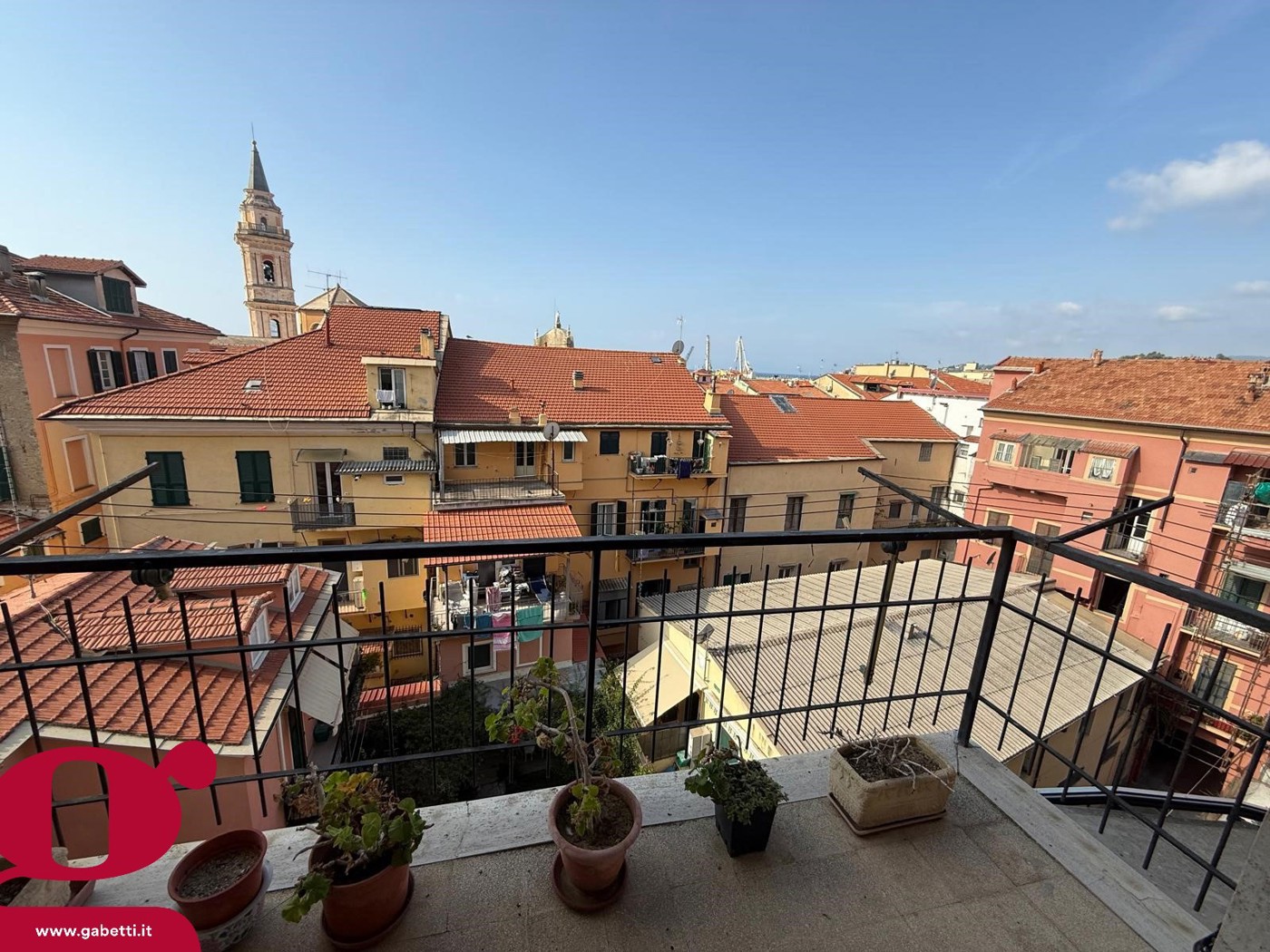 Trilocale da ristrutturare a Imperia