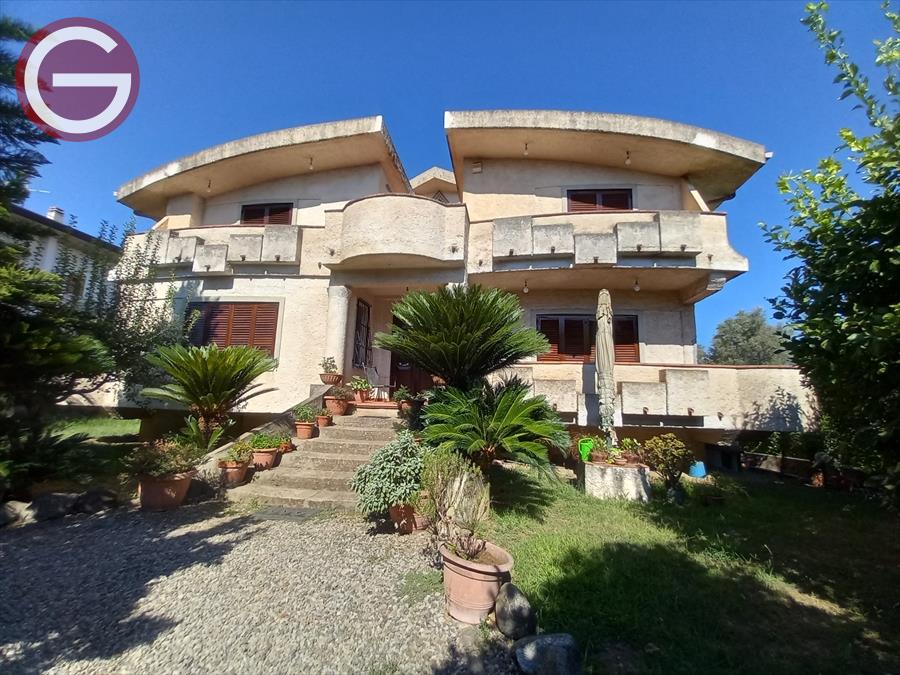 Villa con giardino in via rosario livatino 41, Taurianova