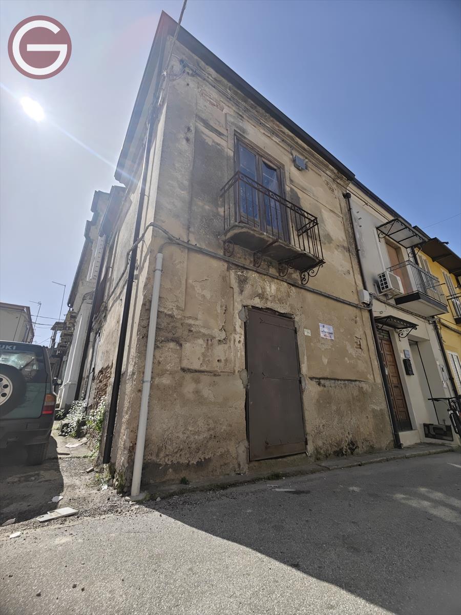 Casa indipendente da ristrutturare in via roma, Taurianova