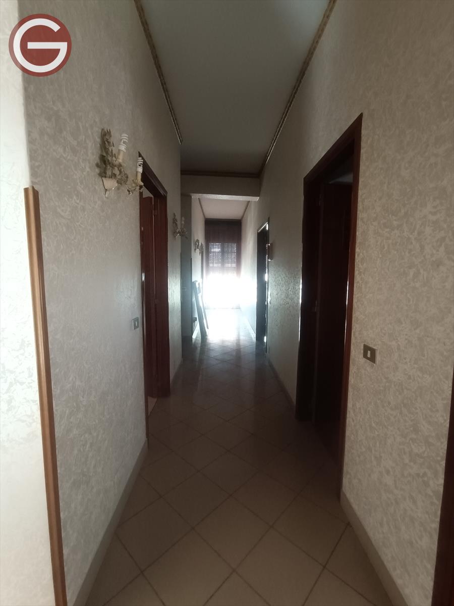 Trilocale con box, Rosarno centro