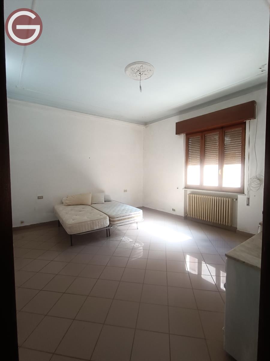 Trilocale con box, Rosarno centro