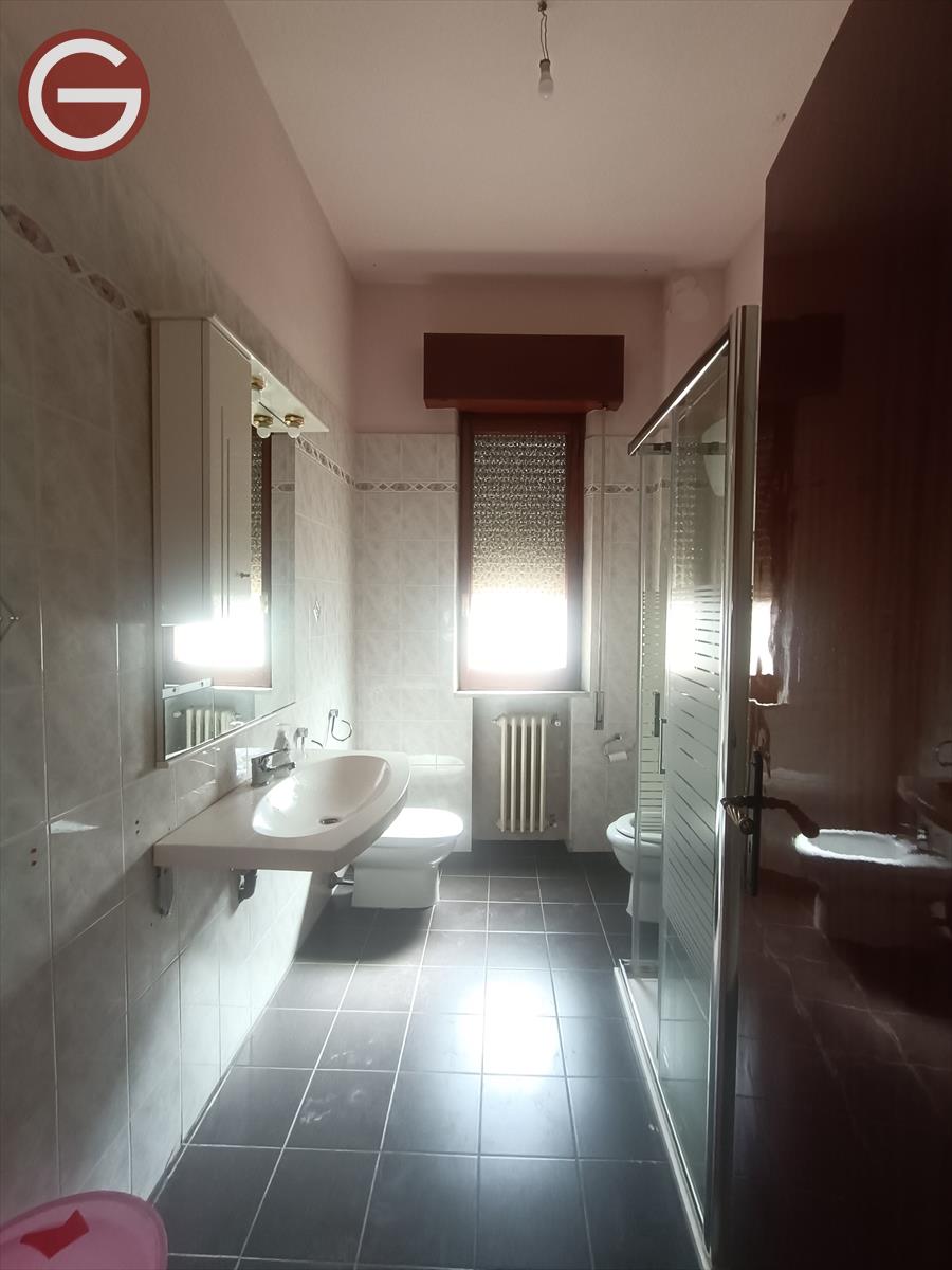 Trilocale con box, Rosarno centro