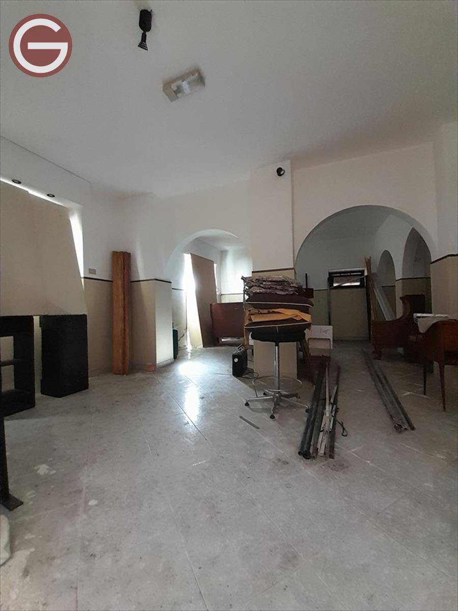 Locale commerciale in vendita, Taurianova centrale