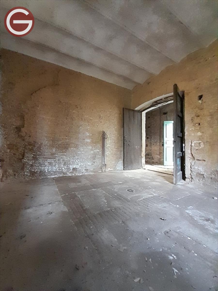 Locale commerciale da ristrutturare, Taurianova centrale