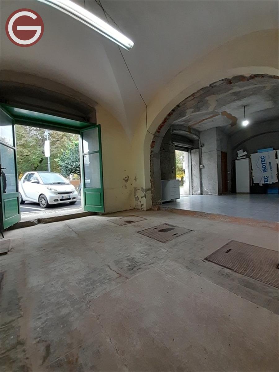 Locale commerciale da ristrutturare, Taurianova centrale