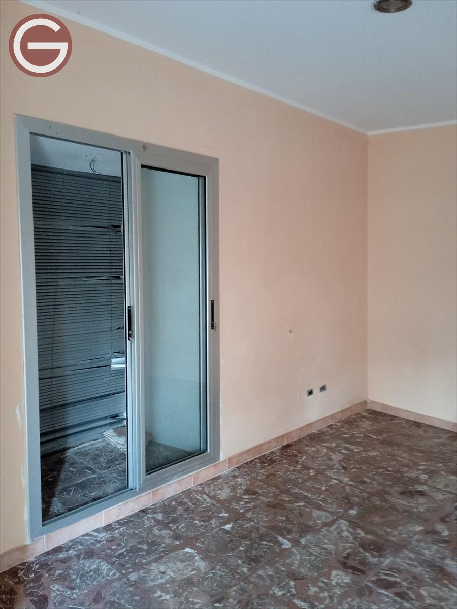 Locale commerciale in vendita, Taurianova centrale