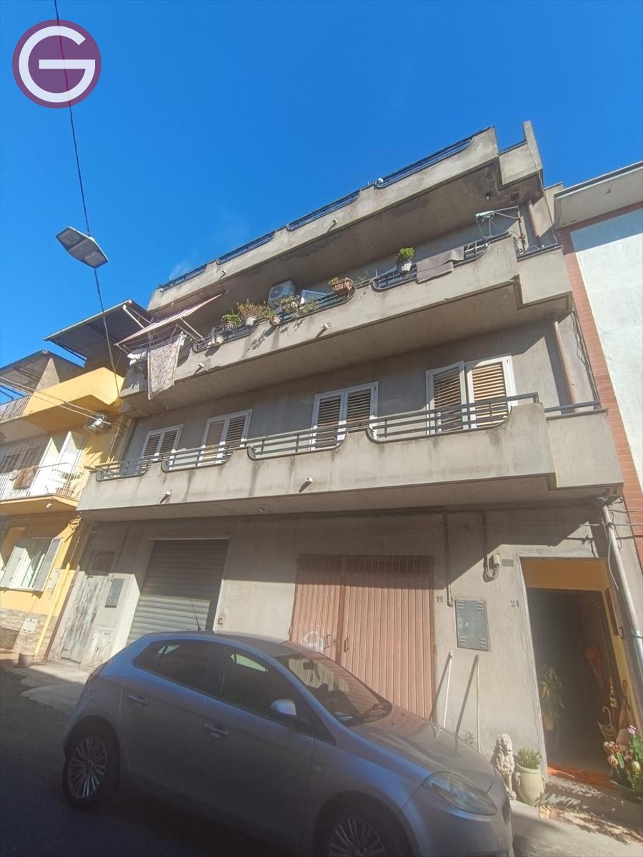 Stabile/Palazzo con box, Melicucco zona semicentrale