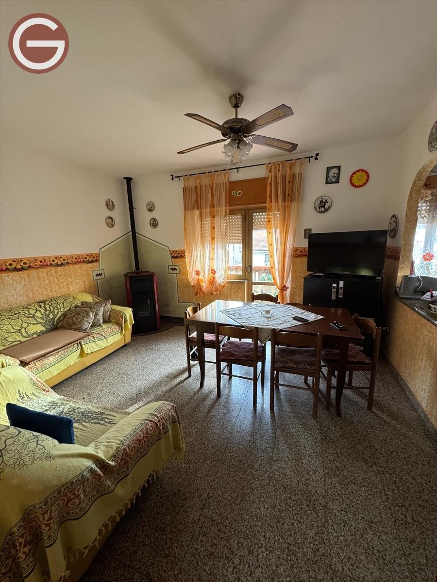 Trilocale con box, Taurianova semicentrale