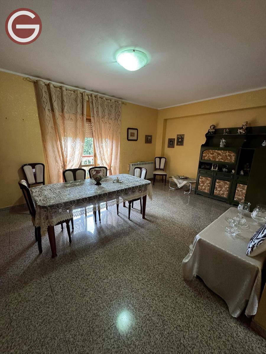 Trilocale con box, Taurianova semicentrale