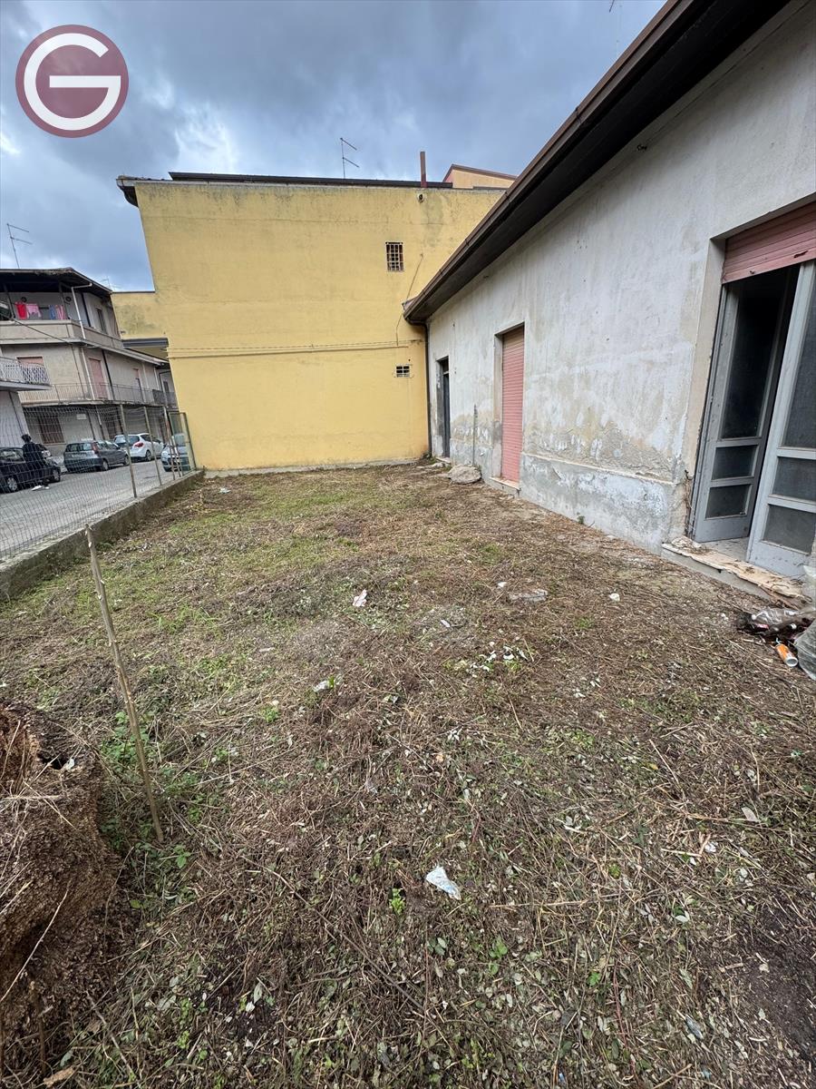 Casa indipendente con giardino, Taurianova semicentrale