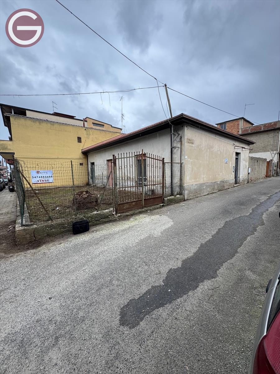 Casa indipendente con giardino, Taurianova semicentrale