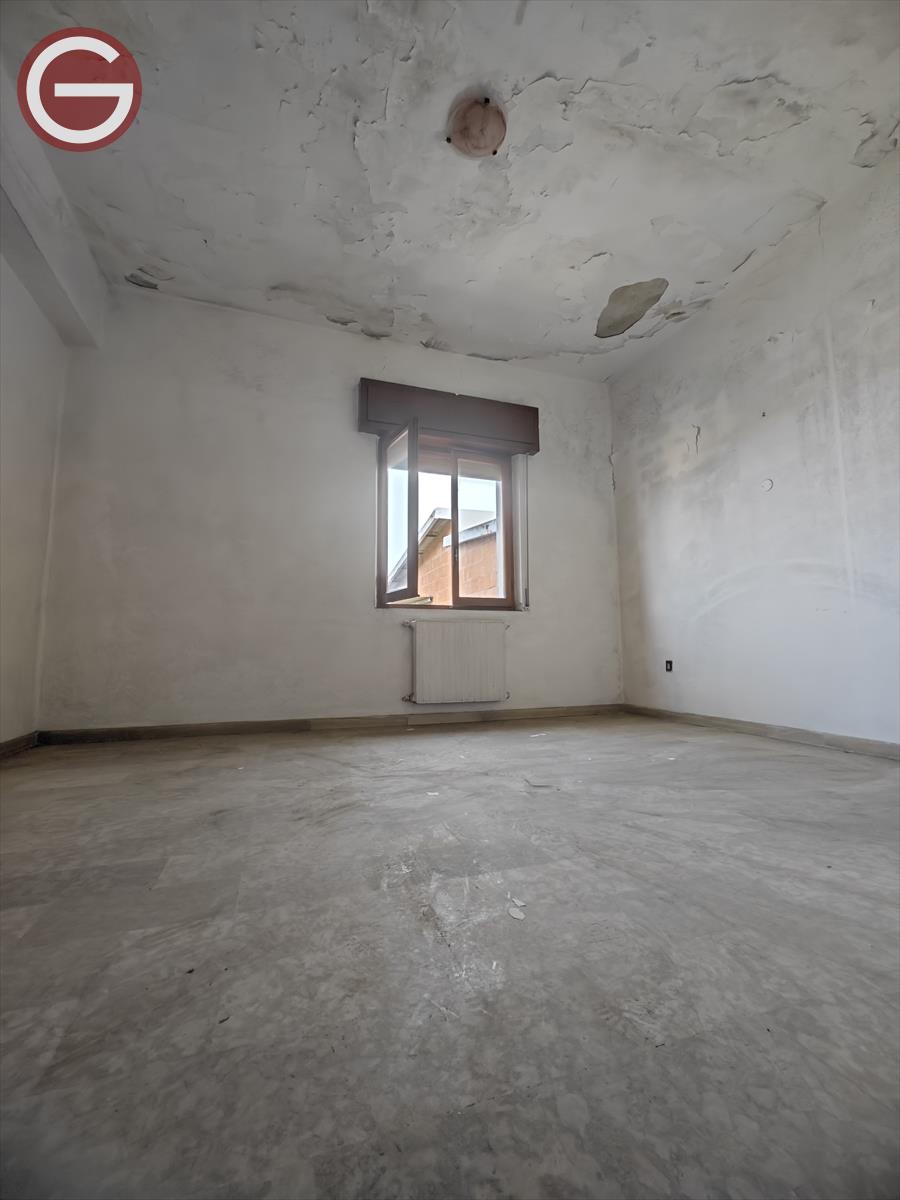 Bilocale da ristrutturare, Taurianova centrale