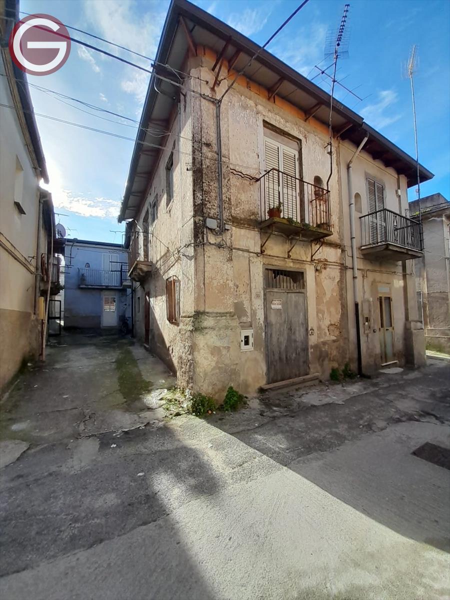 Casa indipendente da ristrutturare, Polistena centrale