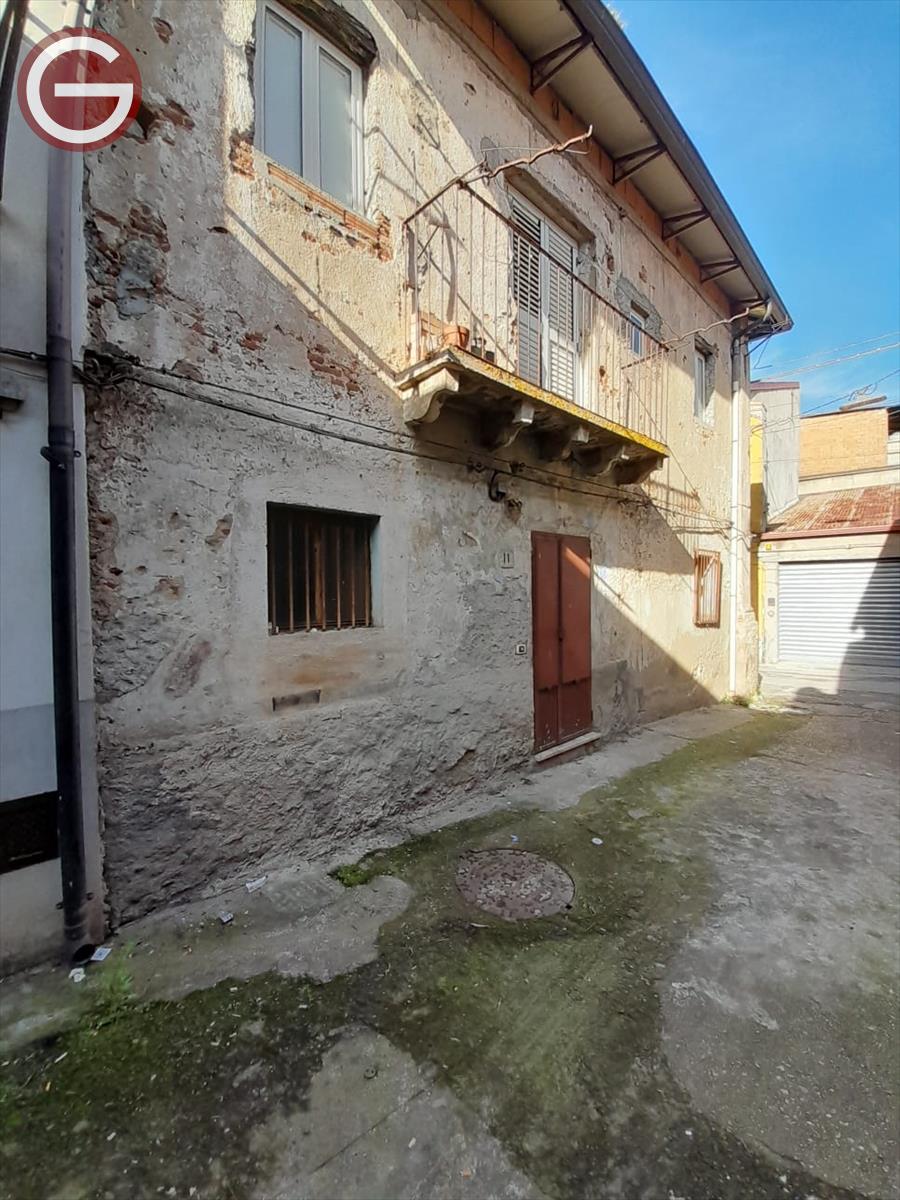 Casa indipendente da ristrutturare, Polistena centrale